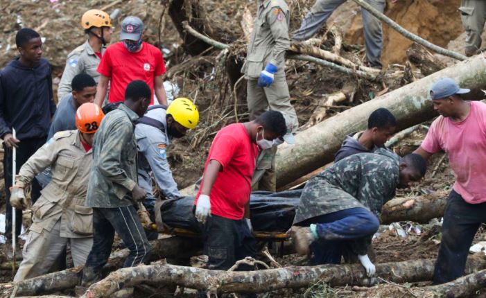 Atualização: Defesa Civil do Rio confirma 94 mortes no deslizamento em Petrópolis 