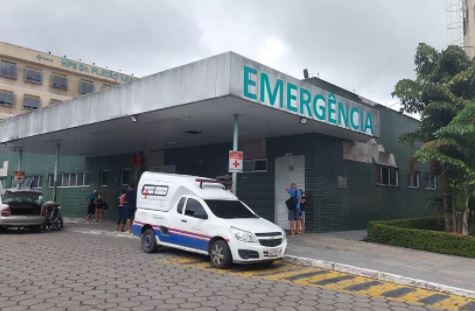 Menino de 2 anos morre após ser espancado pela mãe por danificar itens de maquiagem 