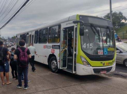 Passageira é baleada em assalto na linha 415 do transporte coletivo de Manaus