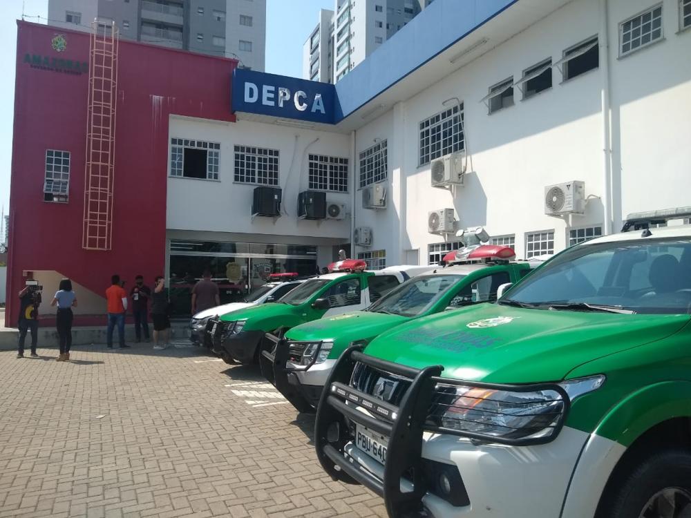 Mãe que matou filho de 2 anos por quebrar maquiagem é presa em Manaus