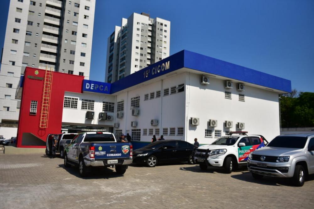 Homem é preso após condenação a mais de 45 anos por estuprar enteadas de 12 e 15 anos