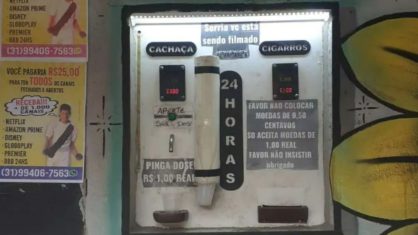Máquina que vende cigarro e cachaça 24 horas faz sucesso na internet