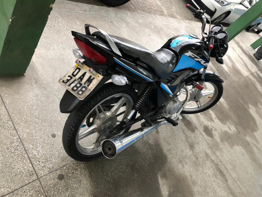 Infrator é preso ao tentar vender moto roubada para o proprietário do veículo