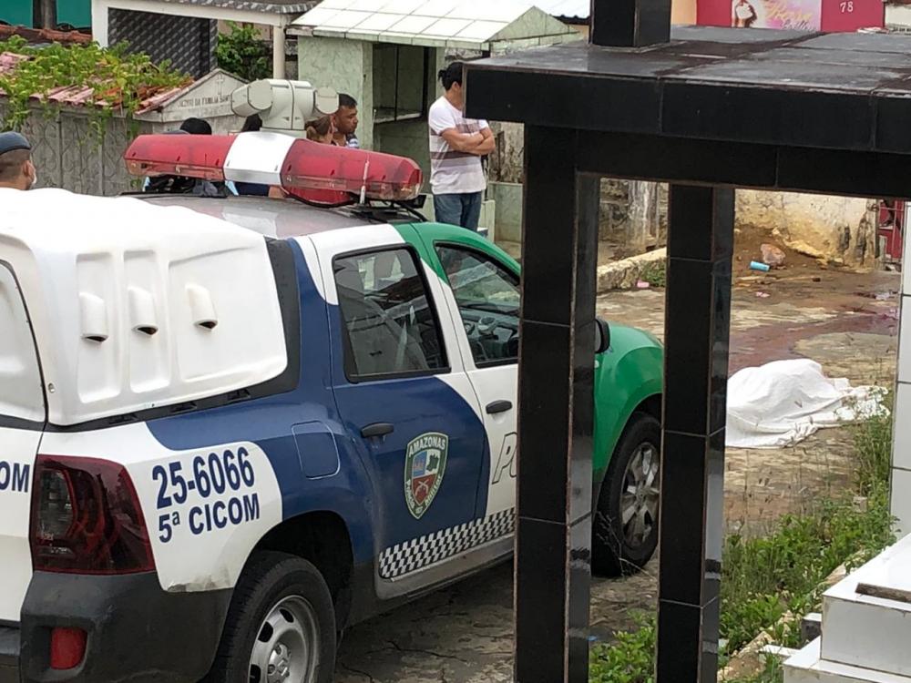 Suspeito de ser X-9, jovem é morto em cemitério de Manaus por amigos