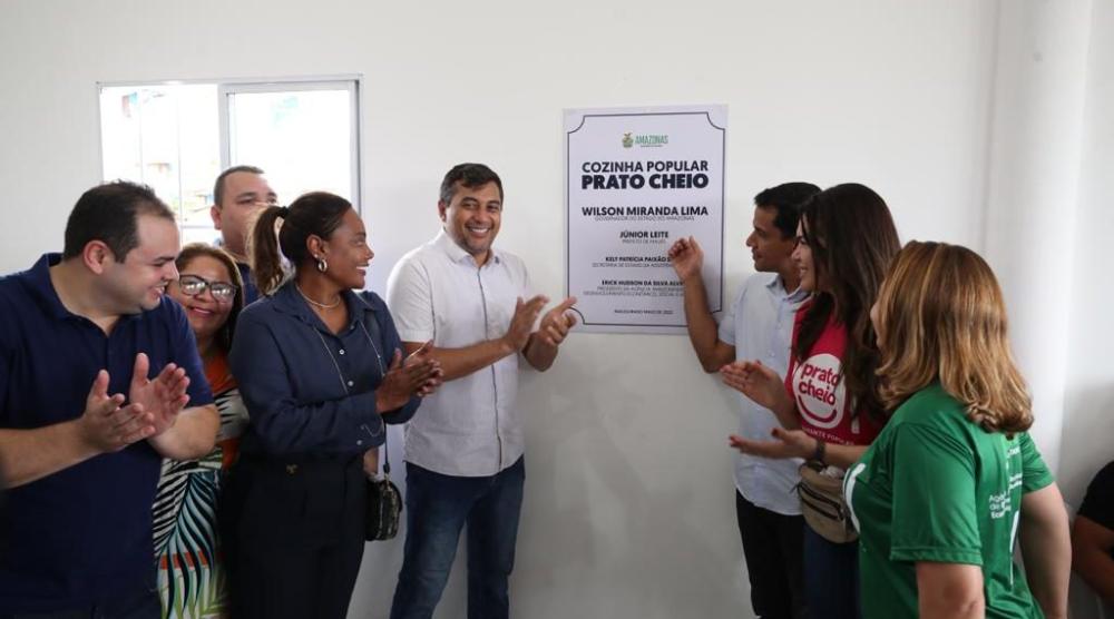 Wilson Lima entrega Restaurante Popular em Maués e almoça com a população