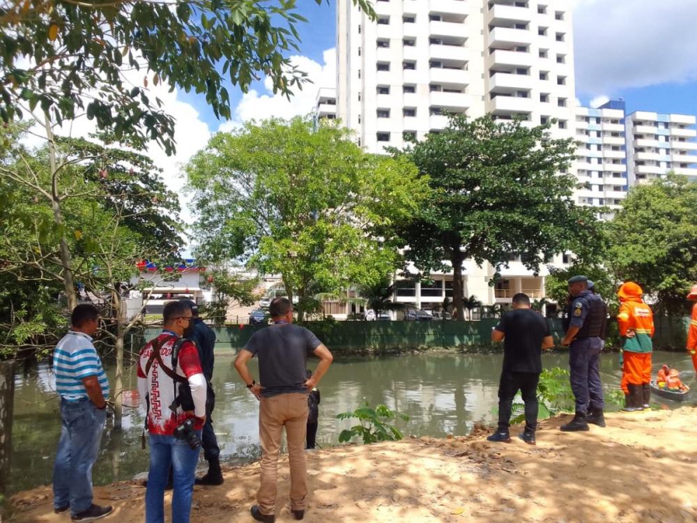 Corpo esquartejado é encontrado em igarapé, em Manaus; imagens fortes