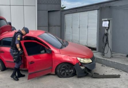 Motorista causa colisão e quase mata homem em Manaus