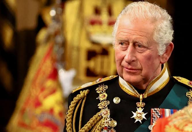 Após morte de Rainha Elizabeth II, a sucessão é imediata: Charles é o novo Rei da Grã-Bretanha, aos 73 anos