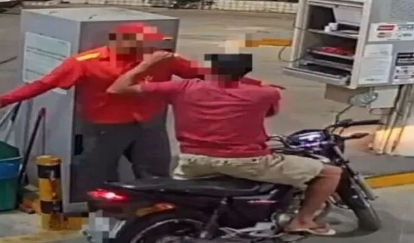 Mãe entrega filho à polícia ao vê-lo assaltando posto de combustíveis