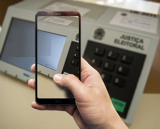 Após decisão do TSE, eleitores devem deixar celulares com mesários na hora de votar