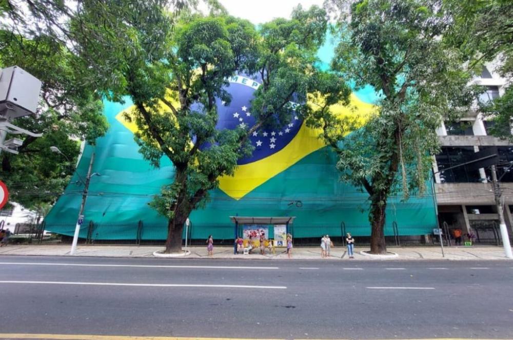 Justiça nega pedido do PT para tirar bandeira gigante do Brasil na 1ª Assembleia de Deus do país