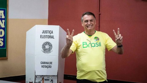 Presidente Jair Bolsonaro vota no Rio de Janeiro nesta manhã