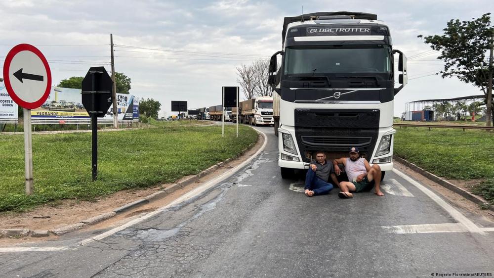 Veja os impactos dos bloqueios ilegais de caminhoneiros nas rodovias