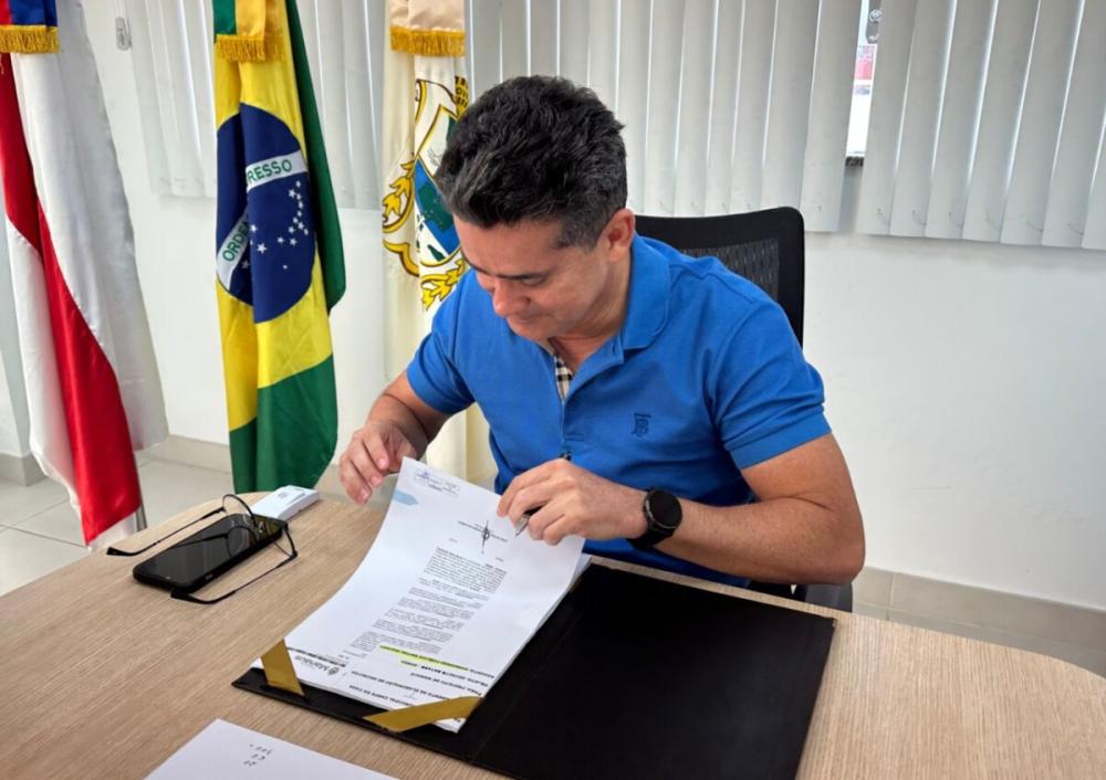 Prefeito David Almeida assina nomeação de agentes aprovados no concurso da Semsa em Manaus