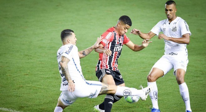 Santos e São Paulo empatam clássico com novato artilheiro, apagão e na Vila. 