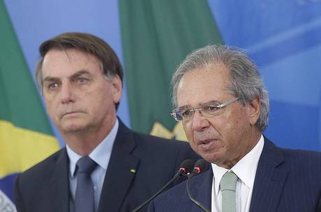 Bolsonaro vai ao Torto encontrar Guedes e deve ir a casamento 