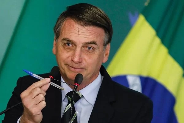 Bolsonaro renova concessão da Globo, Band e Record por 15 anos