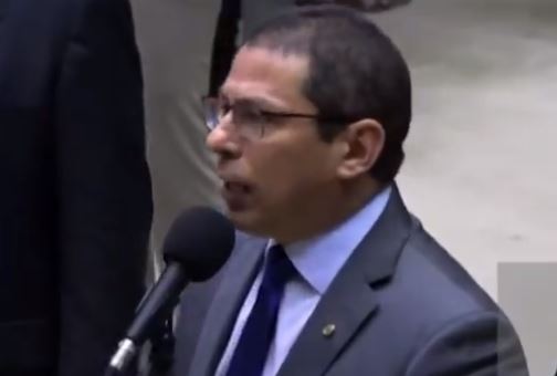Marcelo Ramos compara salário de políticos ao de jogadores de futebol e defende aumento