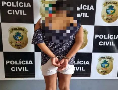 Mulher é presa suspeita de tentar vender fotos de sua filha de 8 anos sem roupa