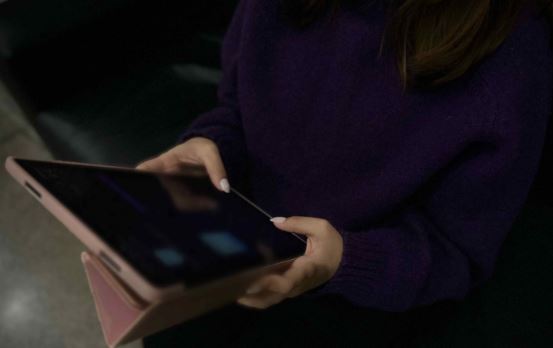 Homem finge ser menina para obter fotos e vídeos íntimos de crianças pelas redes sociais 