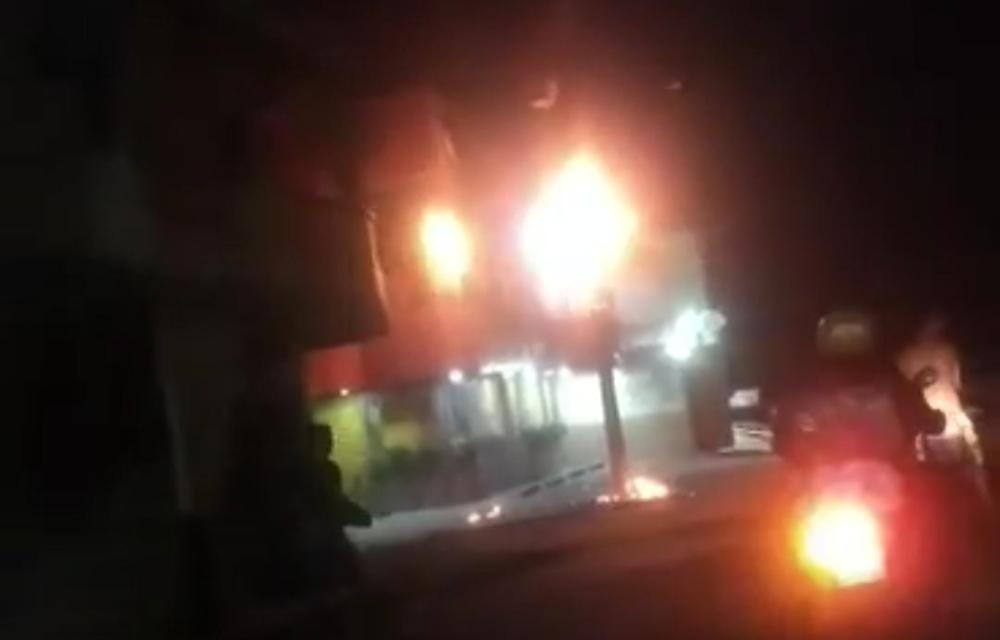 URGENTE: Postes pegam fogo e diversos moradores ficam sem energia no João Paulo II