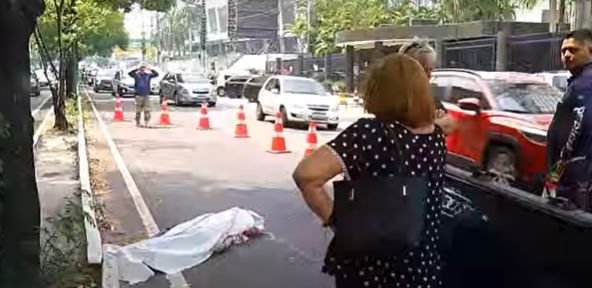 Homem morre atropelado ao tentar atravessar avenida em Manaus 