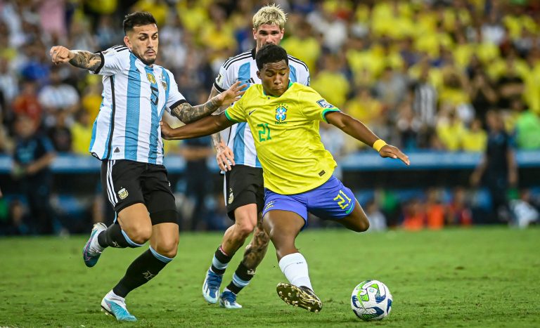 Brasil perde para Argentina no Maracanã e aumenta crise com 3 derrotas seguidas