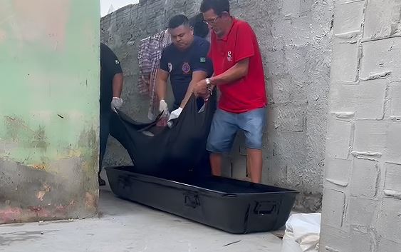 Pistoleiros invadem casa e executam mulher na frente do irmão no Jorge Teixeira