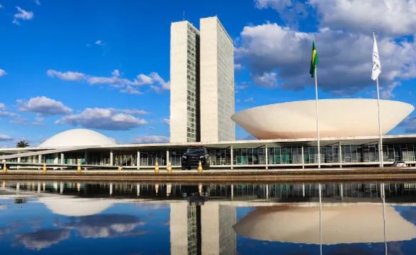 ELEIÇÕES DE 2024: A ANTECIPAÇÃO DA BATALHA PELO SENADO NO AMAZONAS