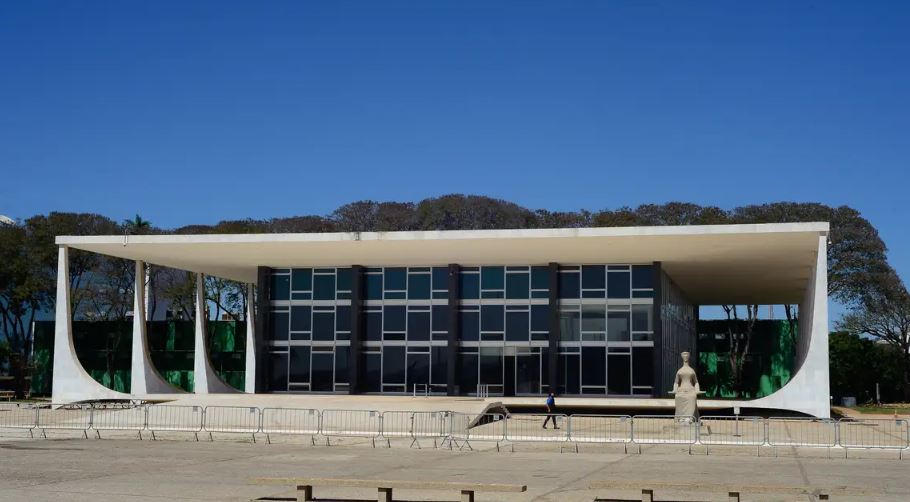 STF adia julgamento sobre revisão da vida toda de aposentados do INSS