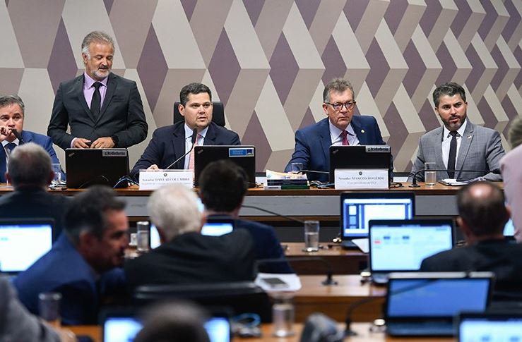 Comissão do Senado aprova PEC que criminaliza posse de drogas
