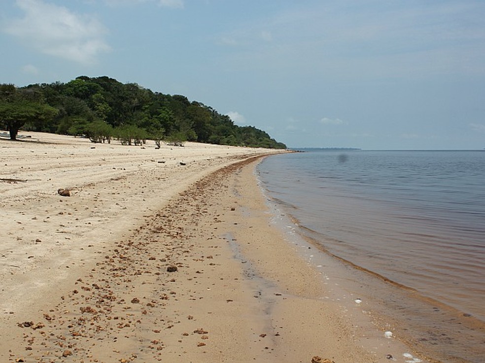 Dois jovens desaparecem na Praia do Açutuba, no AM; mergulhadores realizam buscas