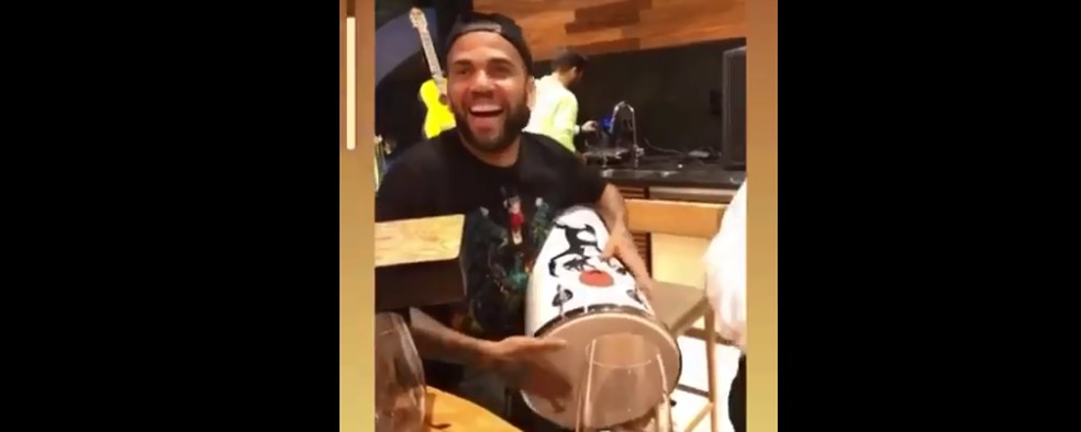 Raí ligará para Daniel Alves, do São Paulo, após repercussão de festa para questionar aglomeração