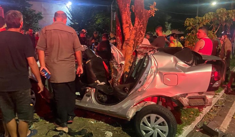 Jovem e adolescente morrem em grave acidente de carro em Manaus