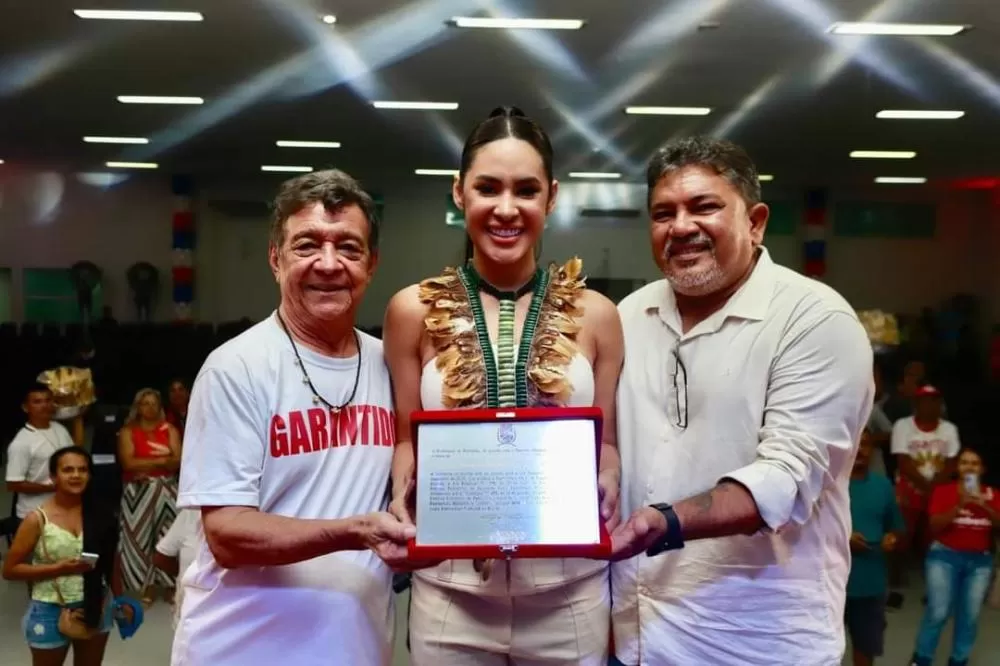 Isabelle Nogueira recebe título de Embaixadora do Festival de Parintins