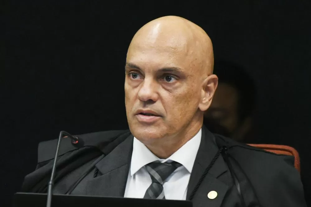PF indicia três por calúnia contra ministro Alexandre de Moraes