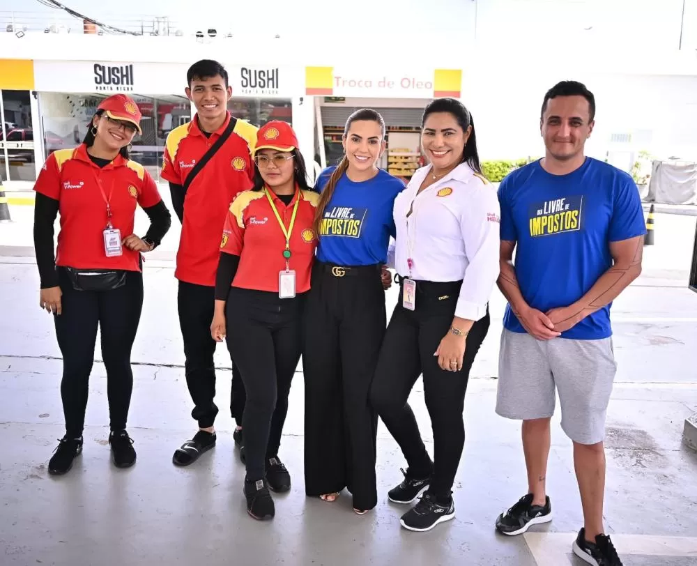 Débora Menezes acompanha 'Dia Livre de Impostos' no comércio de Manaus