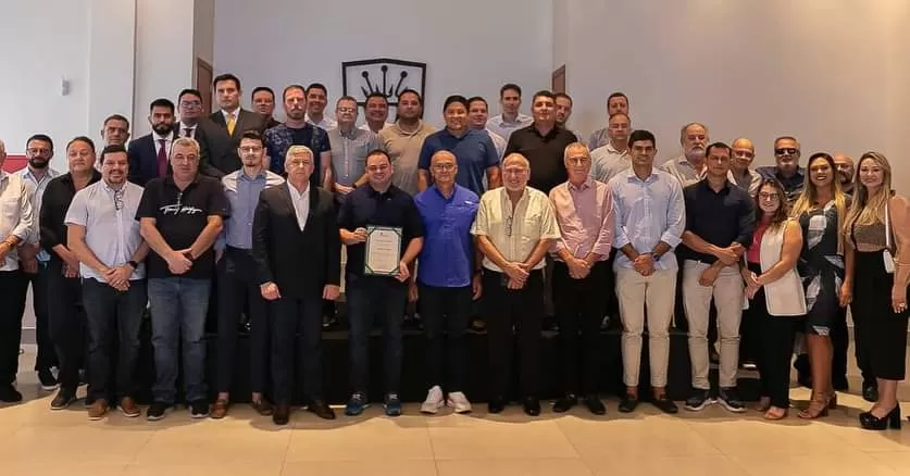 Com intervenção de Menezes, Roberto Cidade fura a bolha ao reunir-se com entidade empresarial ligada à direita