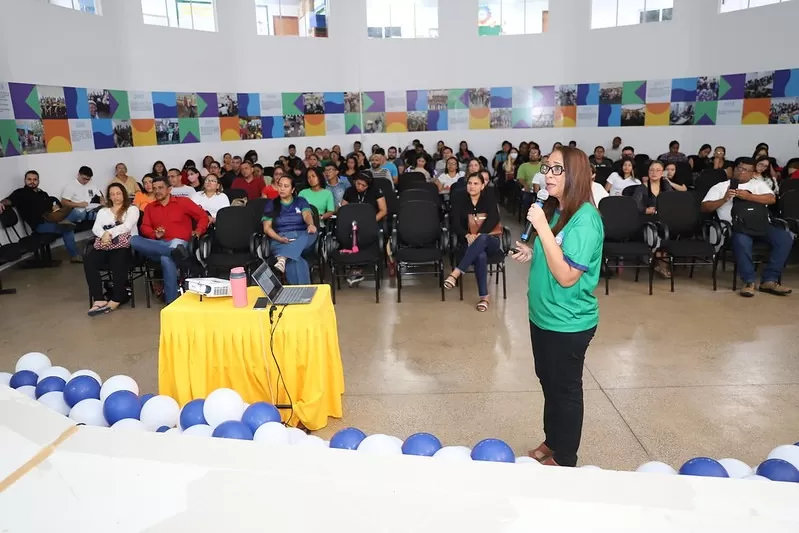 Prefeitura de Manaus realiza formação voltada para profissionais do apoio escolar