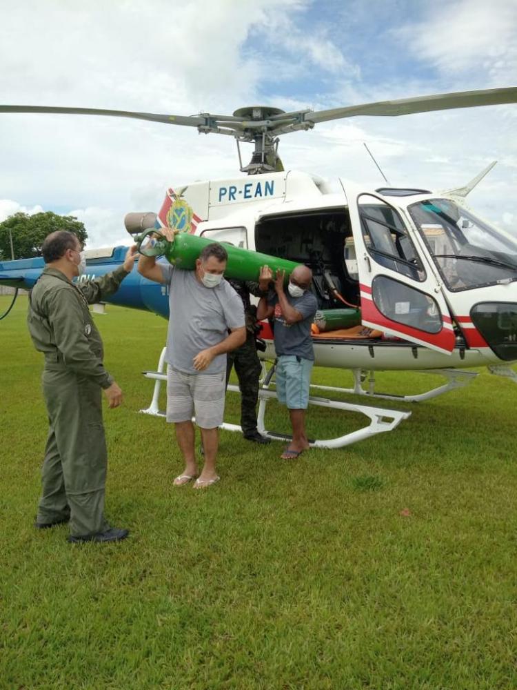 Cilindros de oxigênio vão para Careiro Castanho dentro de helicópteros da SSP-AM