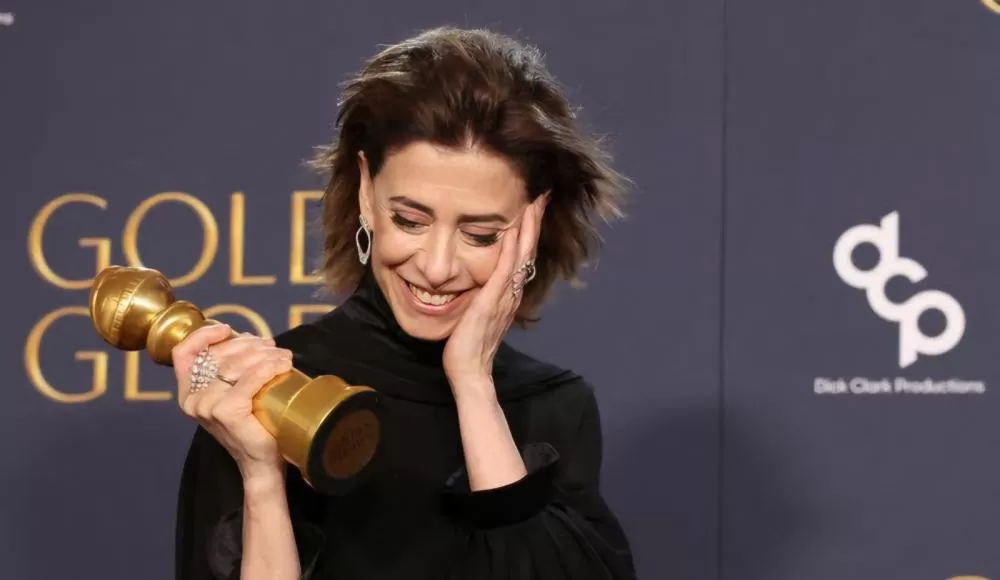 Fernanda Torres vence Globo de Ouro 2025 e traz prêmio inédito ao Brasil 