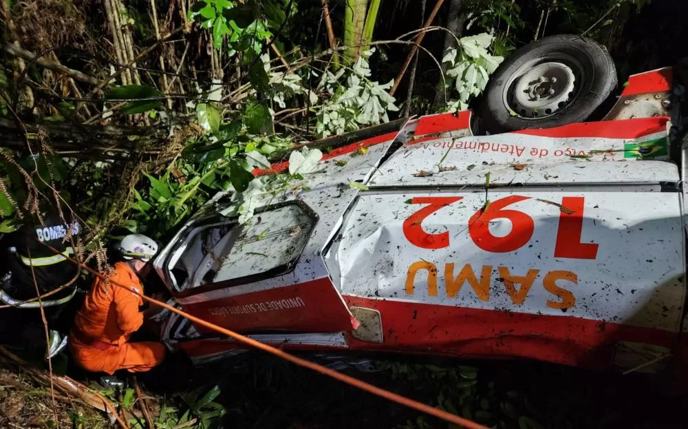 Médico e técnica de enfermagem morrem após ambulância sair da pista na BR-174