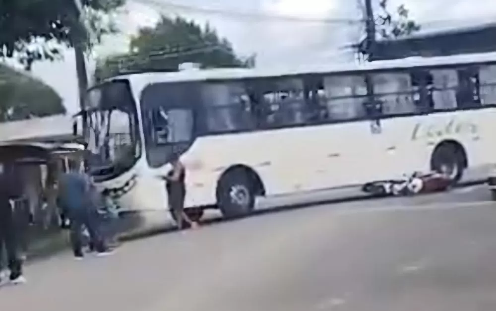 Grave acidente envolvendo ônibus e moto na Zona Norte de Manaus 