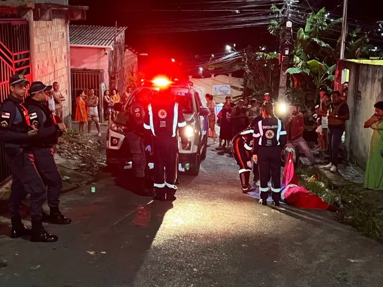 Jovem é morto a tiros por ocupantes de carro prata no Jorge Teixeira, em Manaus