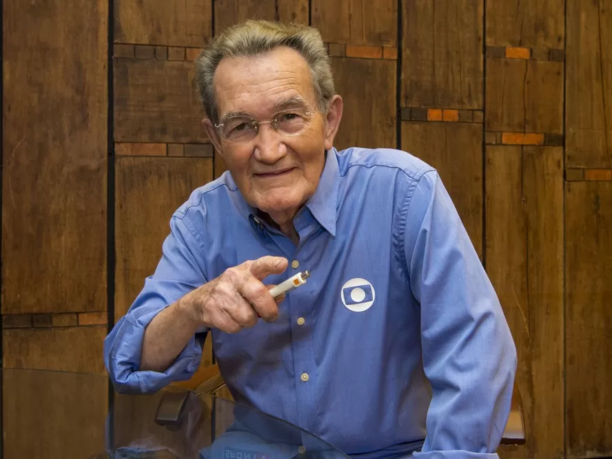 Morre jornalista Léo Batista aos 92 anos 