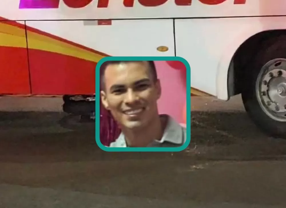 Motociclista tem cabeça esmagad4 por micro-ônibus em Manaus; imagens fortes 