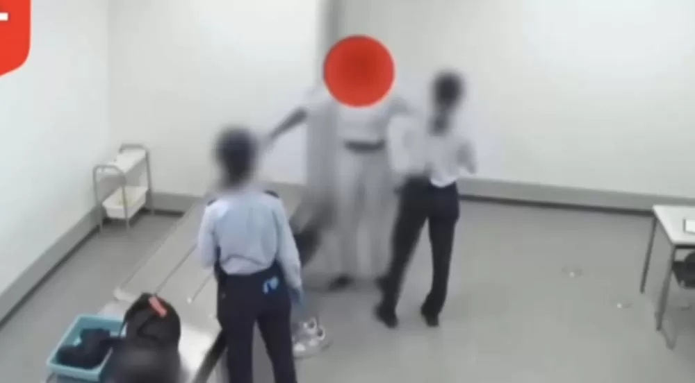 Vídeo mostra amazonense sendo detida no Japão com drogas na mala e no sutiã