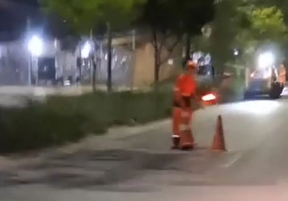 Equipes de limpeza pública retiram lixo que causou acidente fatal no Nova Cidade; veja vídeo