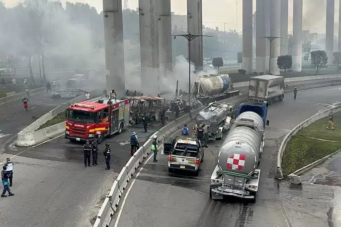 Sobe para seis mortos após explosão de caminhão-tanque que capotou no México