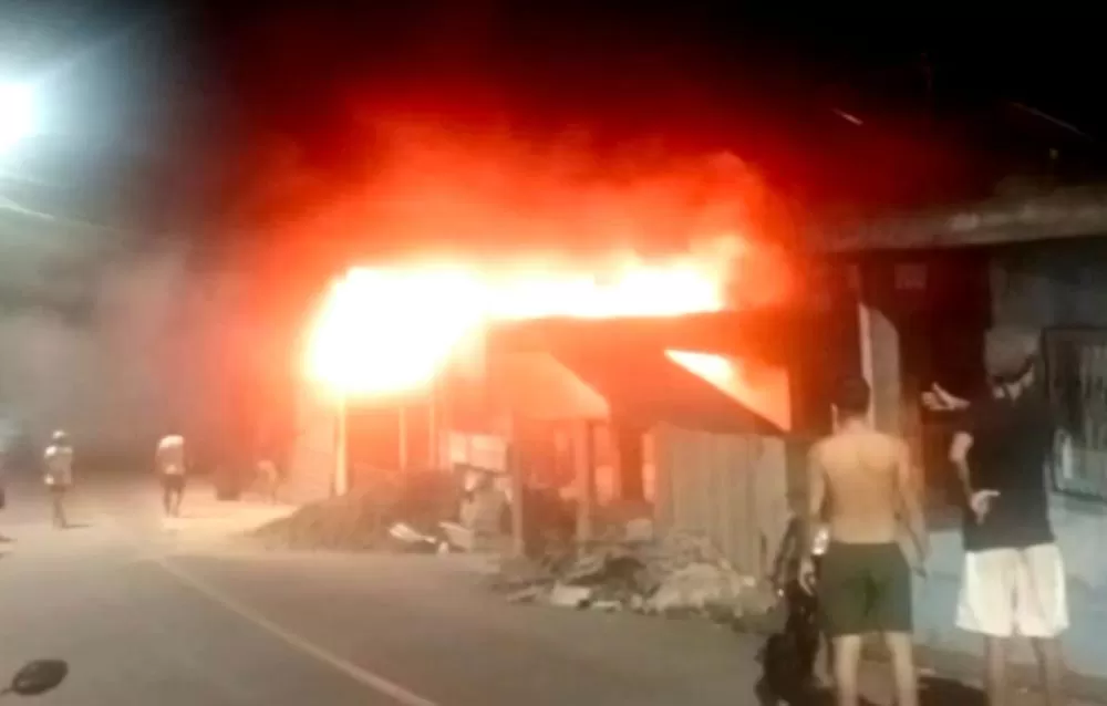 Incêndio destrói casas e causa pânico em moradores de Tefé